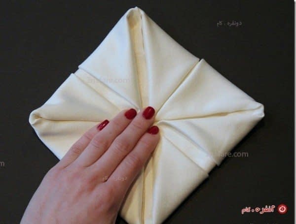 سفره آرایی با دستمال سفره مدل نیلوفر آبی