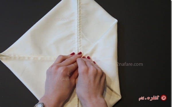 سفره آرایی با دستمال سفره مدل نیلوفر آبی