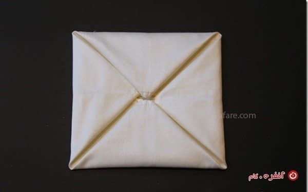 سفره آرایی با دستمال سفره مدل نیلوفر آبی