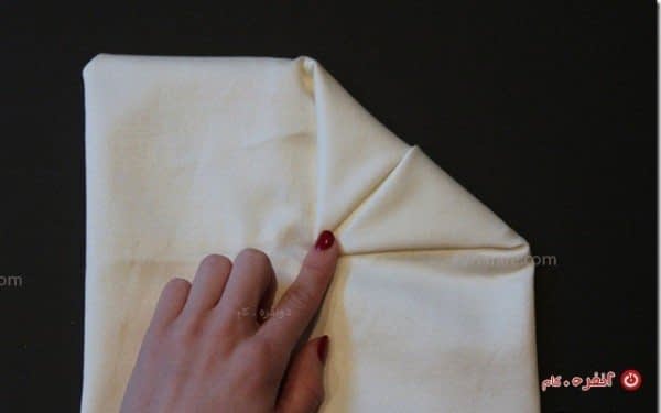 سفره آرایی با دستمال سفره مدل نیلوفر آبی