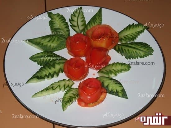 تزیین غذا با خیار و گوجه