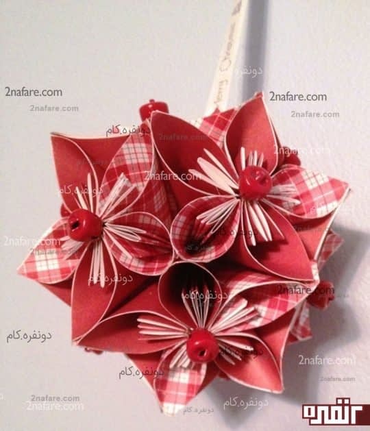 آویز گل های کاغذی رنگارنگ به روش اوریگامی