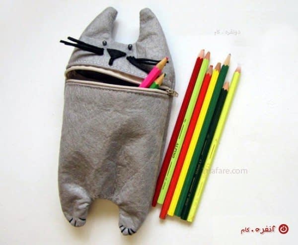 جامدادی گربه ای و مدادهای رنگی