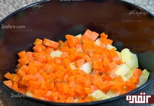 مراحل تهیه سالاد روسی